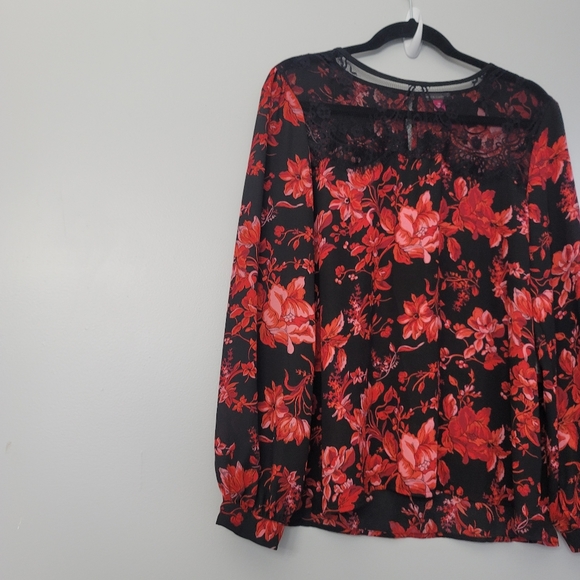 Vince Camuto Long Sleeve Lace Yoke Floral Pleat Front Blouse - Picture 4 of 9